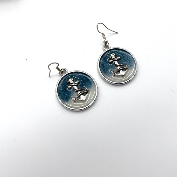 ⭐️ Nautical Anchor Summer Dangle Earrings ⚓️ - Picture 2 of 2
